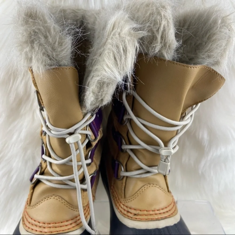 SOREL LACEUP FUR WINTER BOOTS SIZE 6
